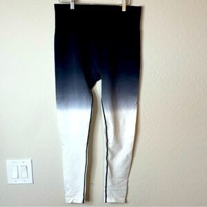 ZYIA Black and White Ombre Performance Hi-Rise 7/8th Size L